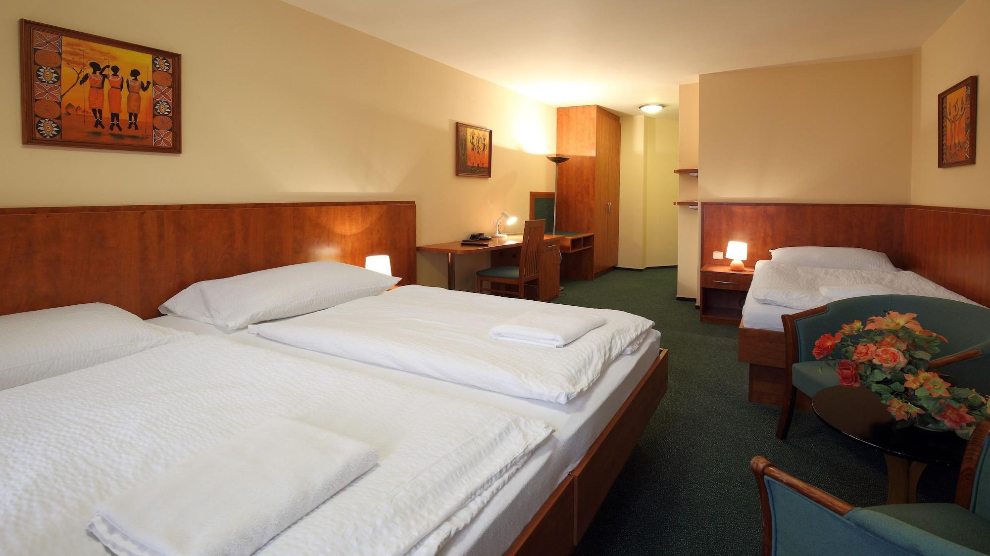 Hotel Palace Plzeň Kültér fotó