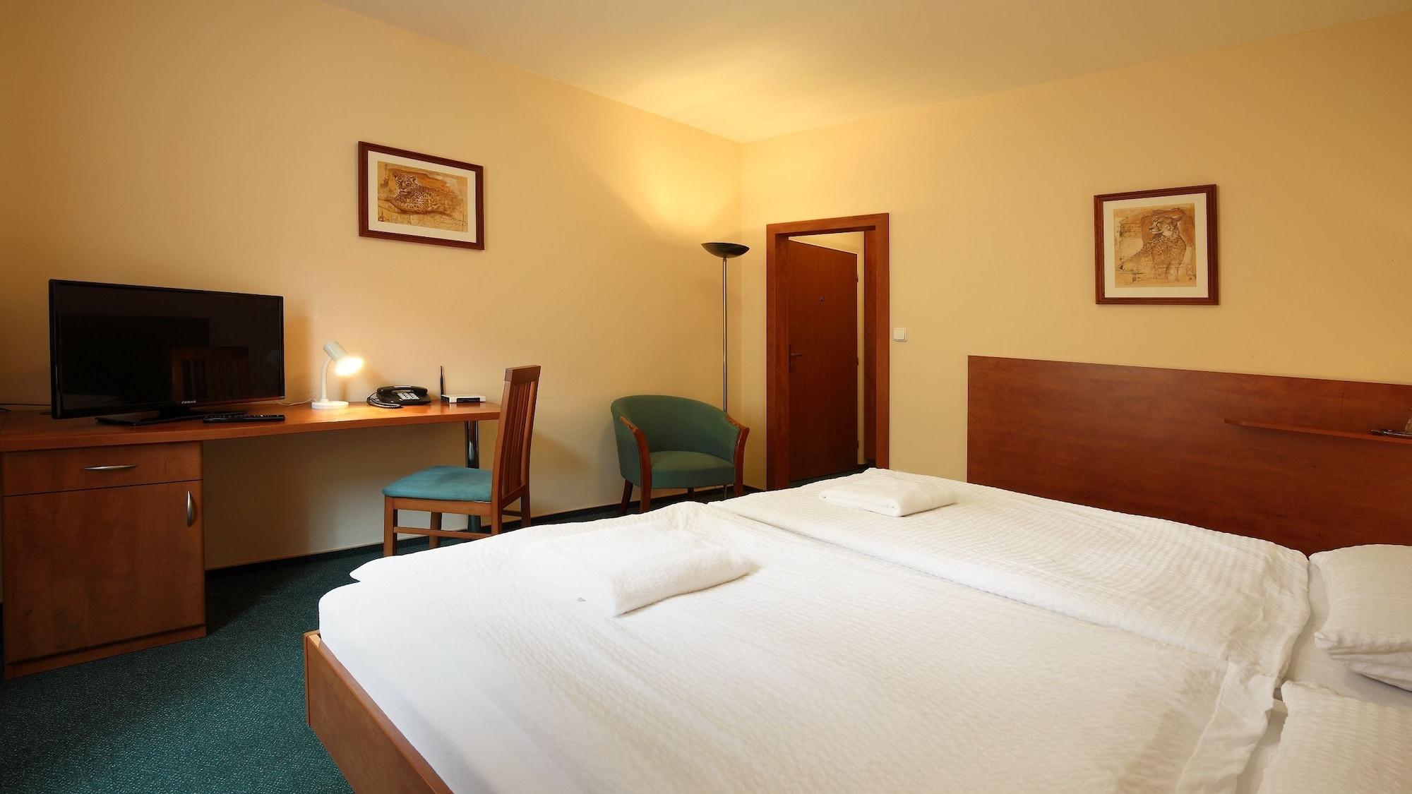 Hotel Palace Plzeň Kültér fotó