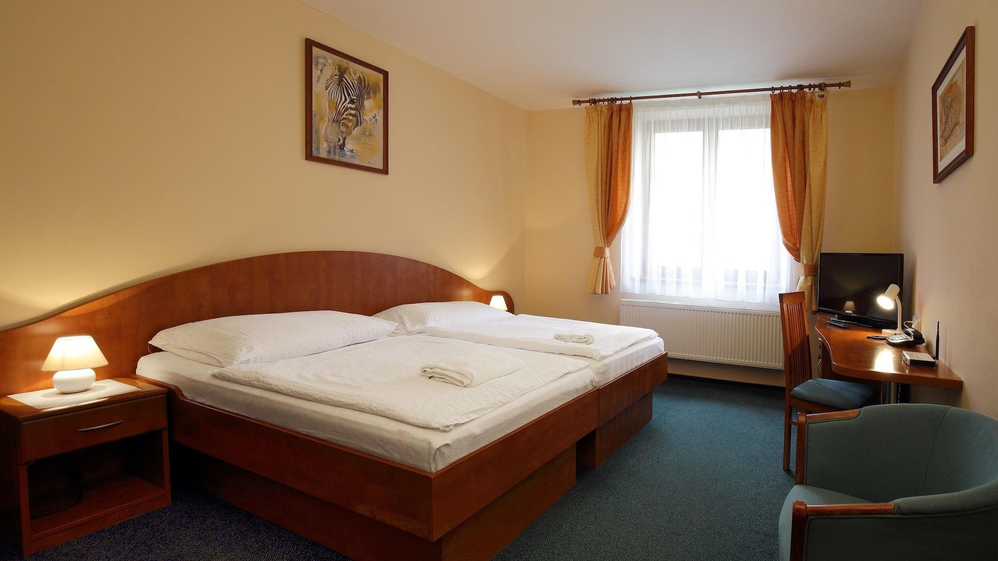 Hotel Palace Plzeň Kültér fotó