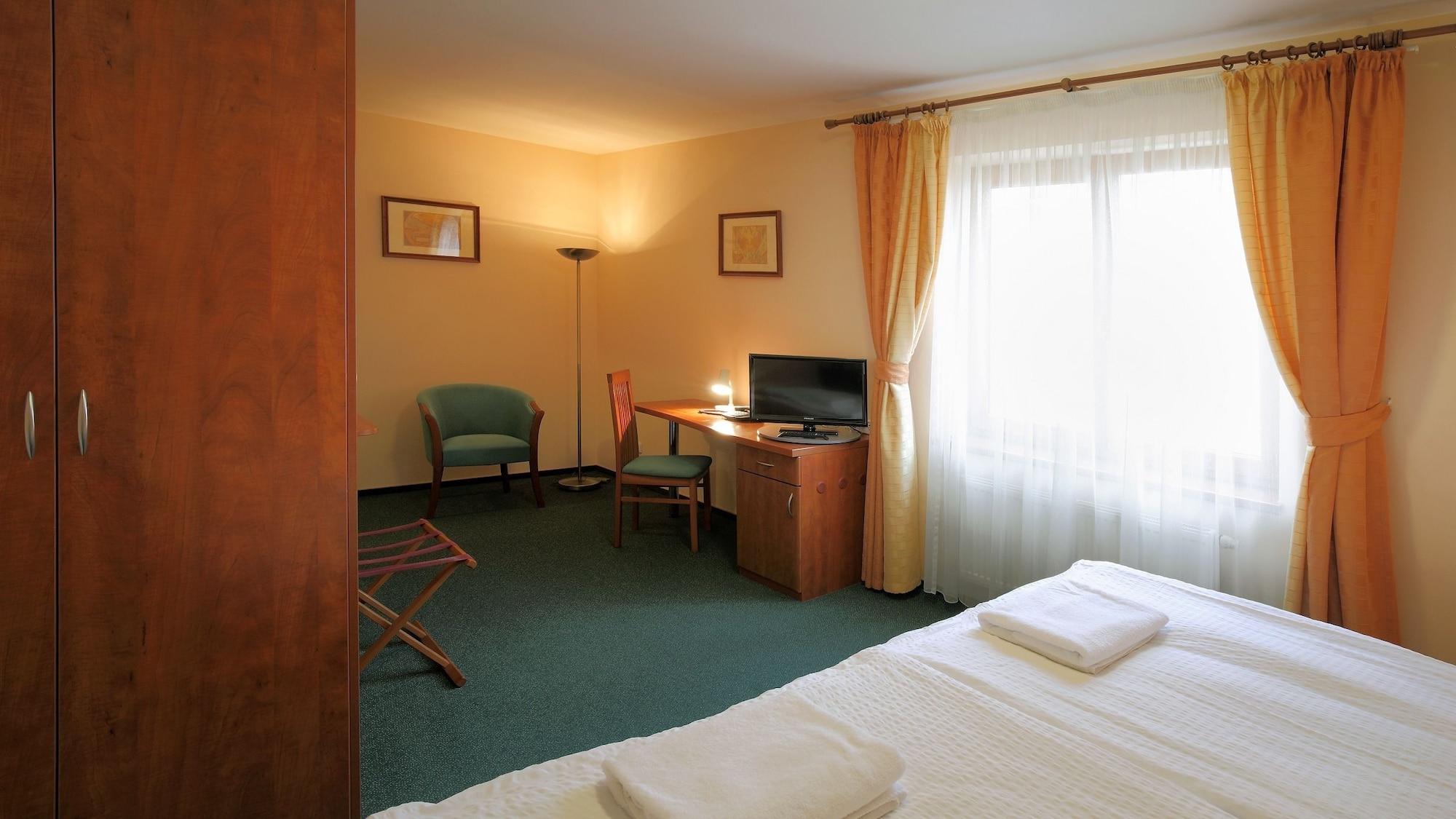 Hotel Palace Plzeň Kültér fotó