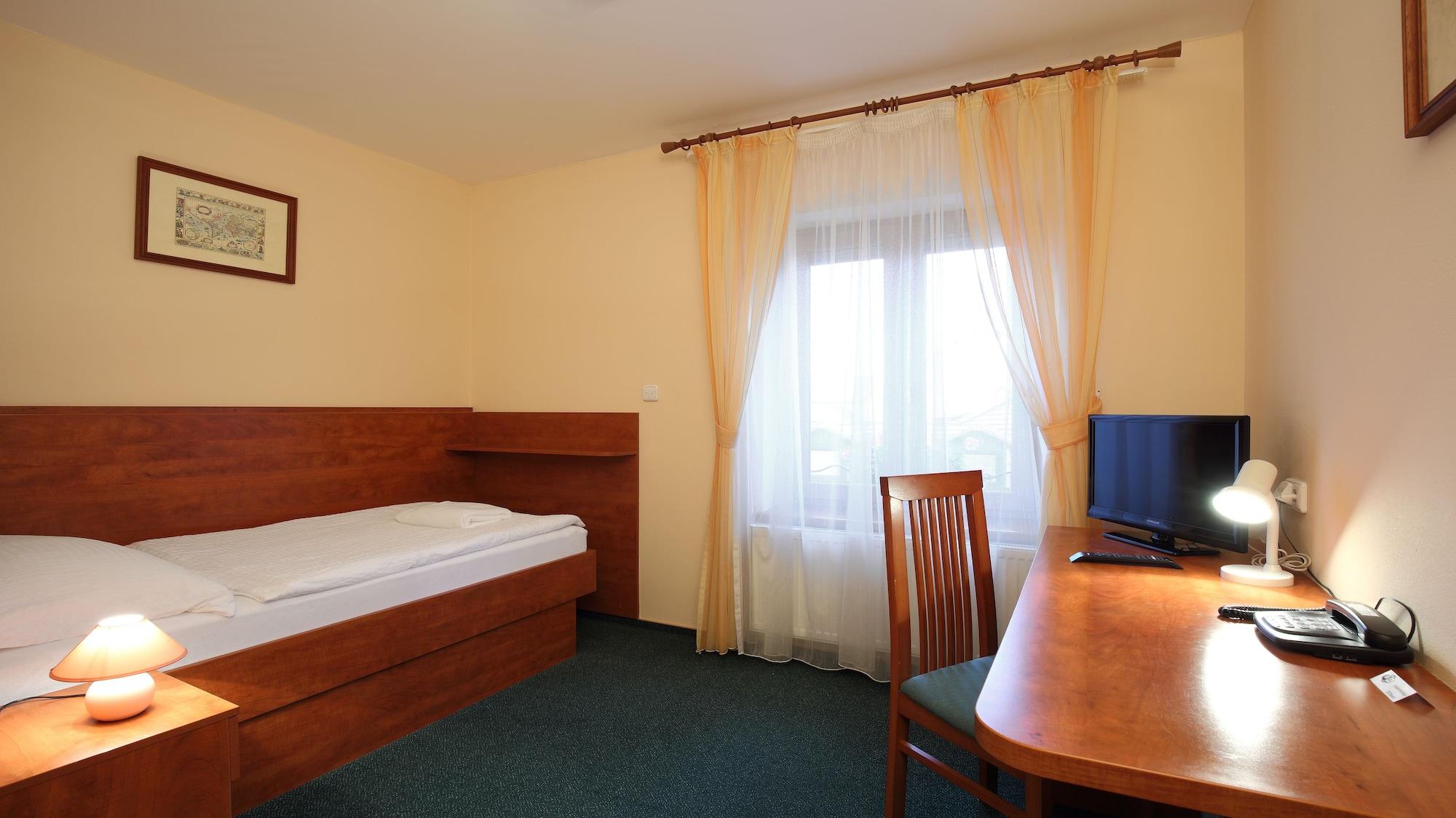 Hotel Palace Plzeň Kültér fotó