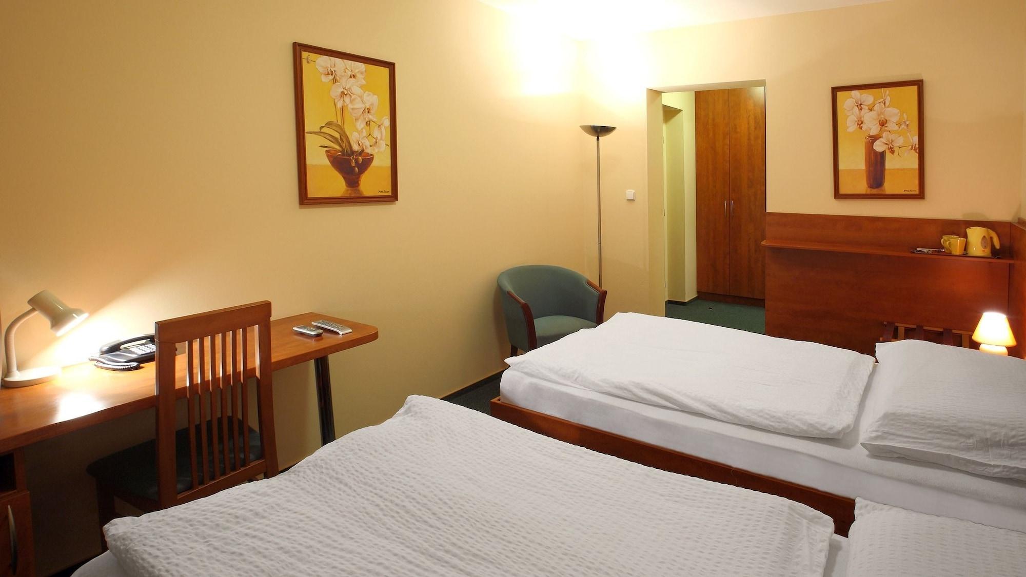 Hotel Palace Plzeň Kültér fotó