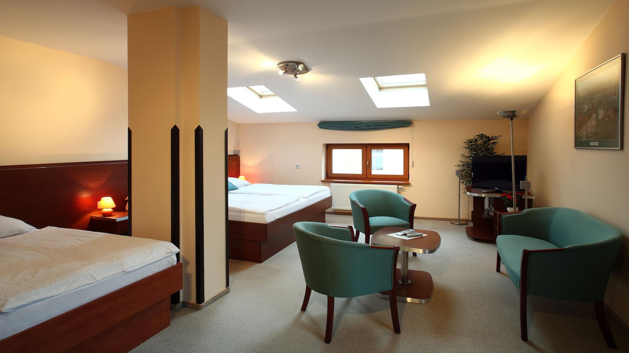 Hotel Palace Plzeň Kültér fotó