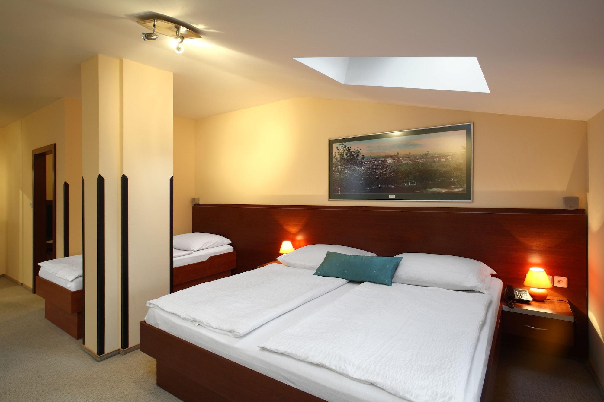 Hotel Palace Plzeň Kültér fotó