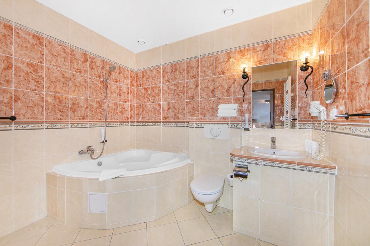 Hotel Palace Plzeň Kültér fotó