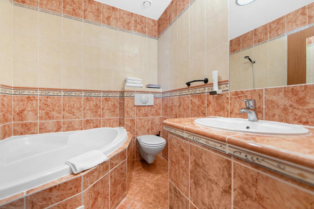 Hotel Palace Plzeň Kültér fotó