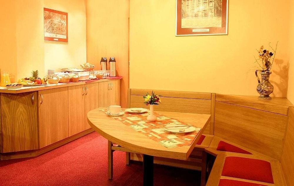 Hotel Palace Plzeň Kültér fotó