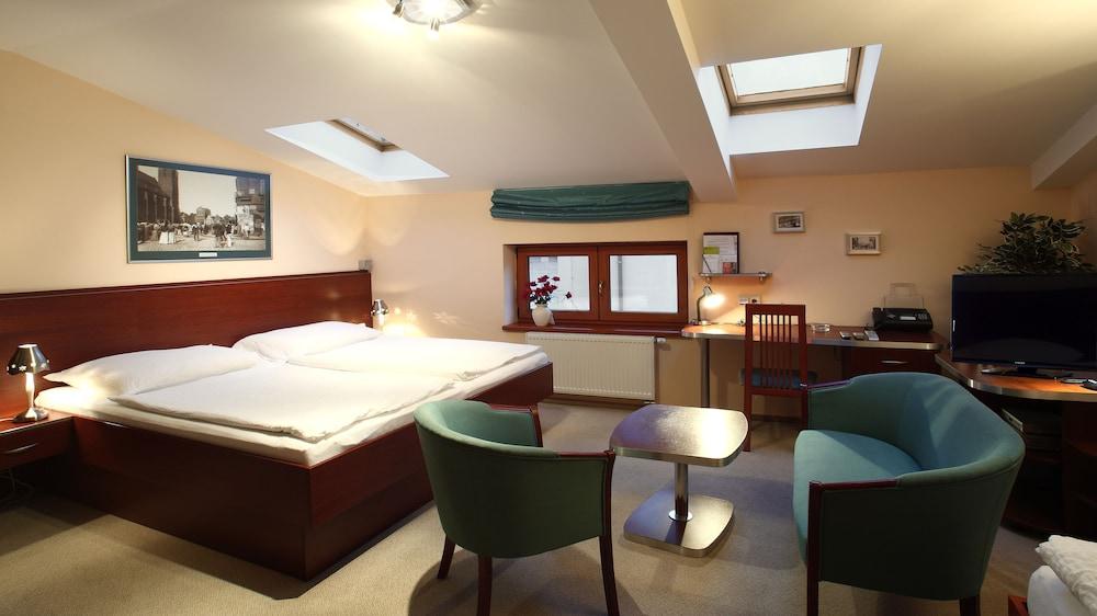 Hotel Palace Plzeň Kültér fotó