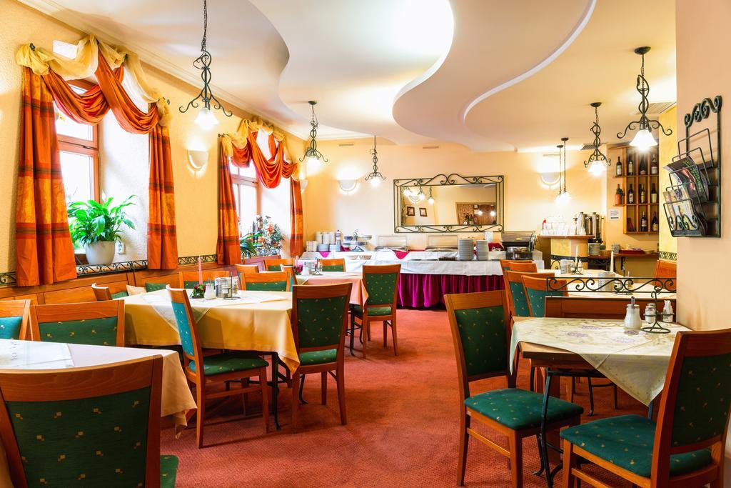 Hotel Palace Plzeň Kültér fotó