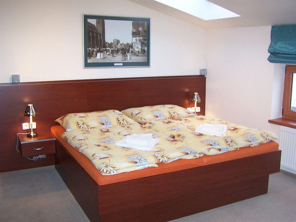 Hotel Palace Plzeň Kültér fotó